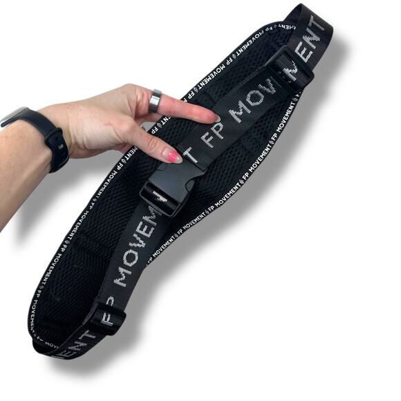 Free People Movement NWT Sage Stone 3 Pocket Adjustable Strap Runner Belt Bag - Picture 8 of 9